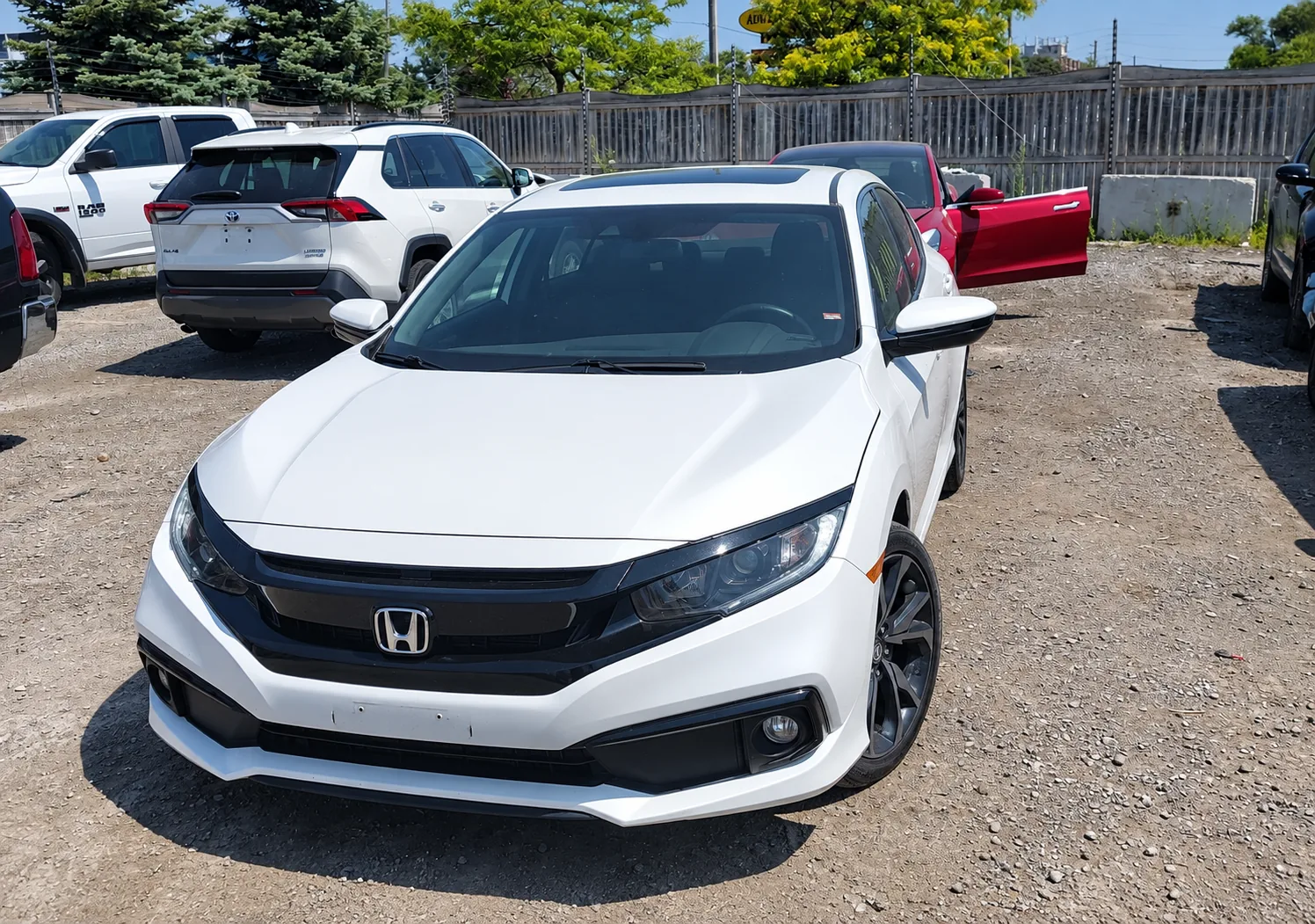 Honda Civic Sport 2021 blanche, vue avant trois quarts