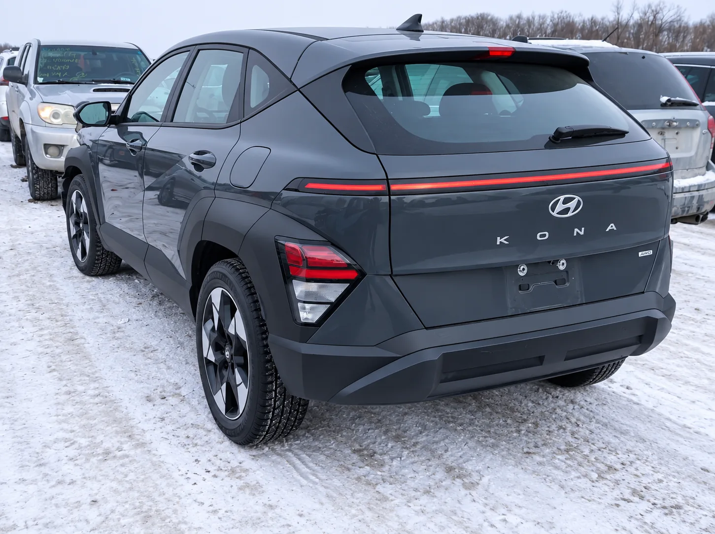 Kona SE 2026 vue arrière gauche