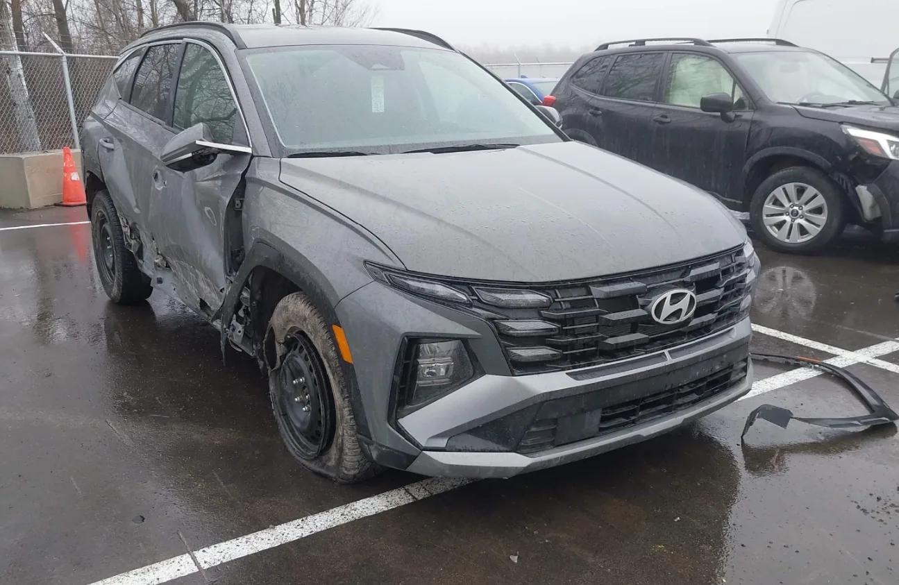 Hyundai Tucson 2025 accidenté vue avant