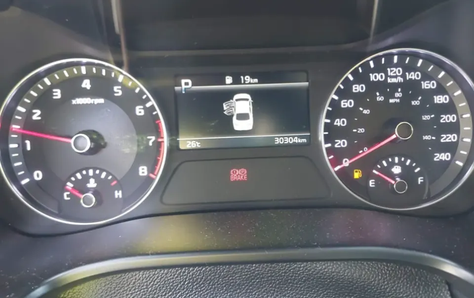 Kia Forte 2023 odomètre affichant 30 304 km