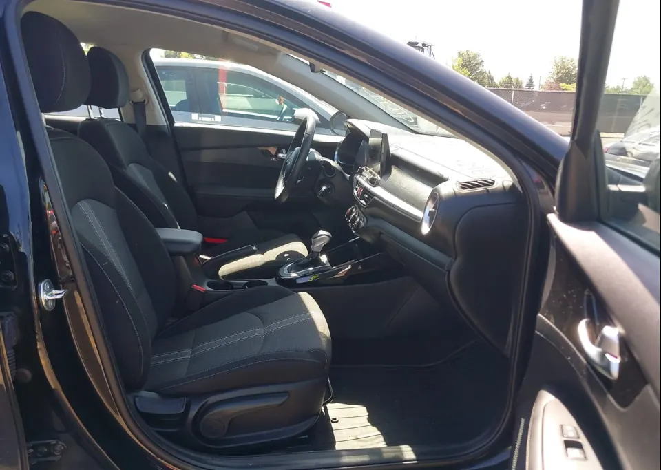 Kia Forte 2023 intérieur avant