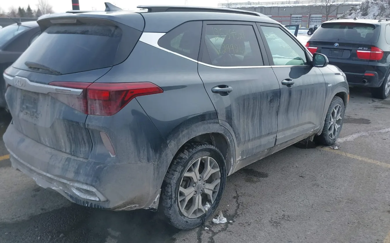 Kia Seltos 2022 vue arrière côté