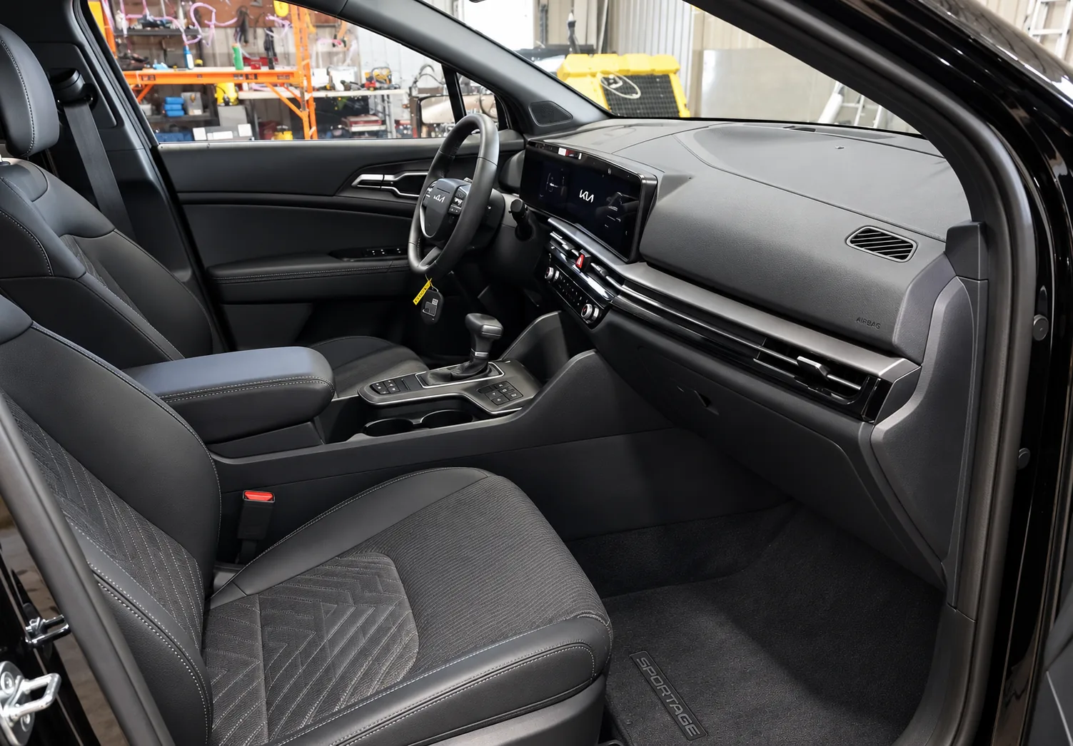 Sportage LX 2026 sièges avant et tableau de bord