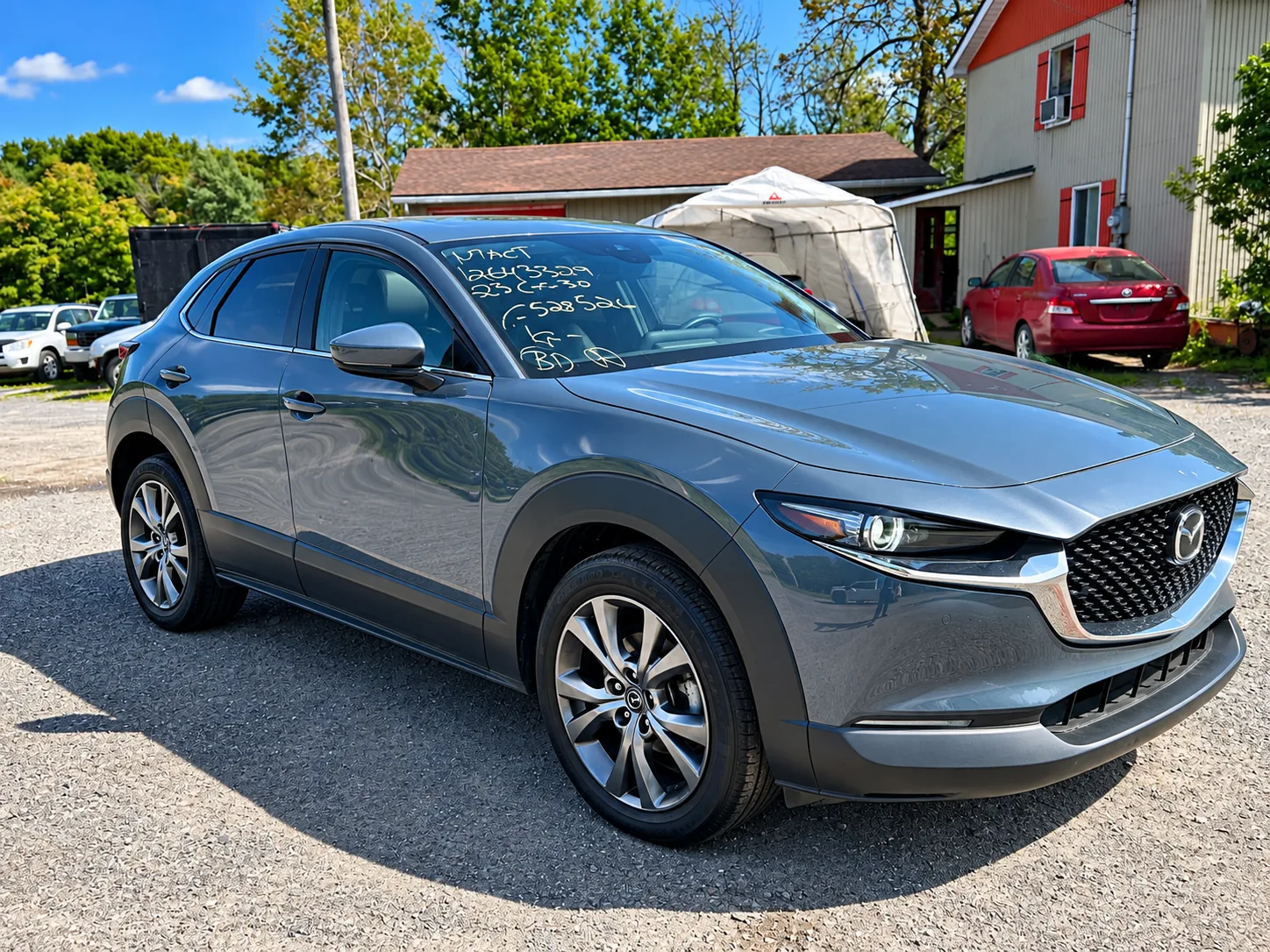 2023 Mazda CX-30 Premium pour exportation vue avant trois quarts