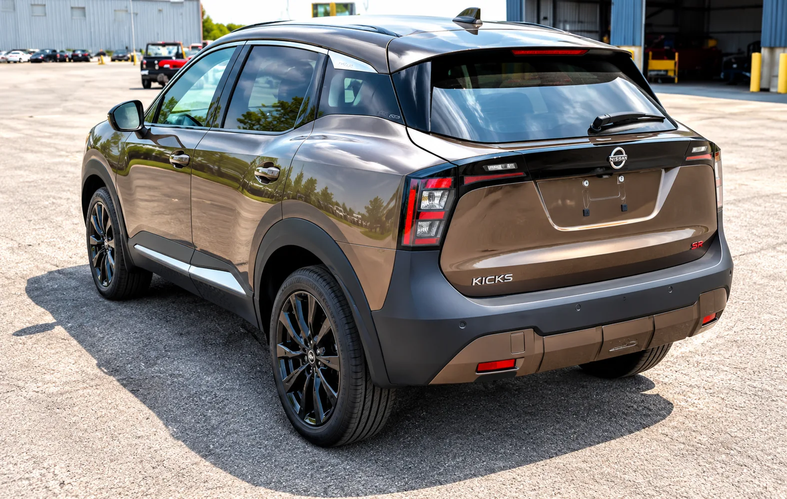 2025 Nissan Kicks SR Premium vue arrière trois quarts