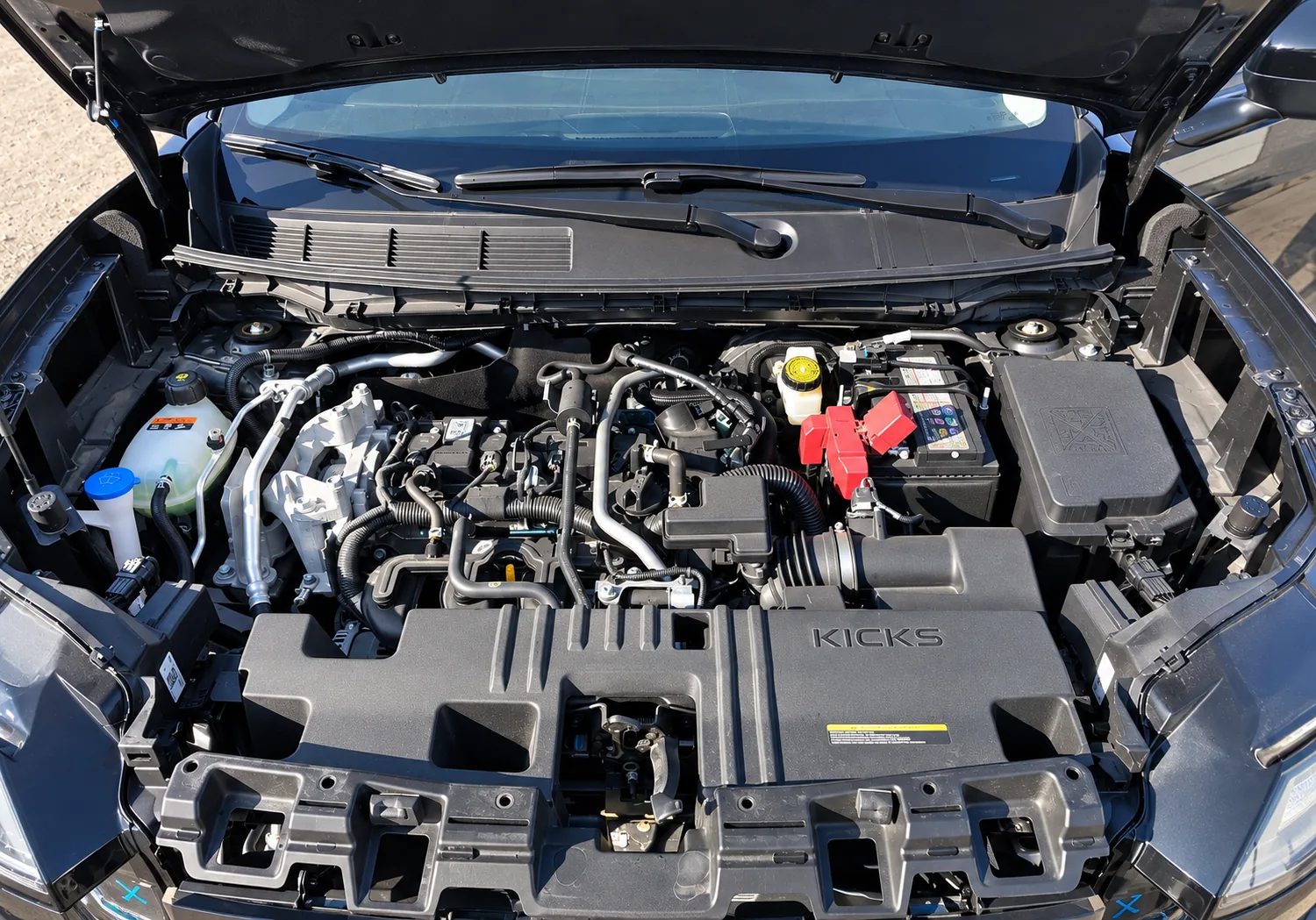 Kicks SR Premium 2025 compartiment moteur